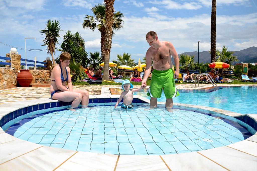 Cretan Family Apartments Малиа Екстериор снимка